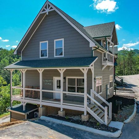 Liberty Lodge - Family Getaway With Pool, Hot Tub, Arcade & Dogs Pigeon Forge Exterior foto